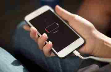 Carregador na tomada ou no celular primeiro? Saiba qual é a maneira correta para aumentar vida útil da bateria
